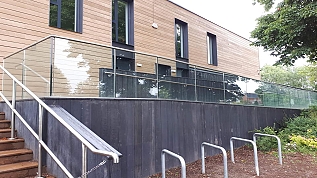 Home windows and balastrades